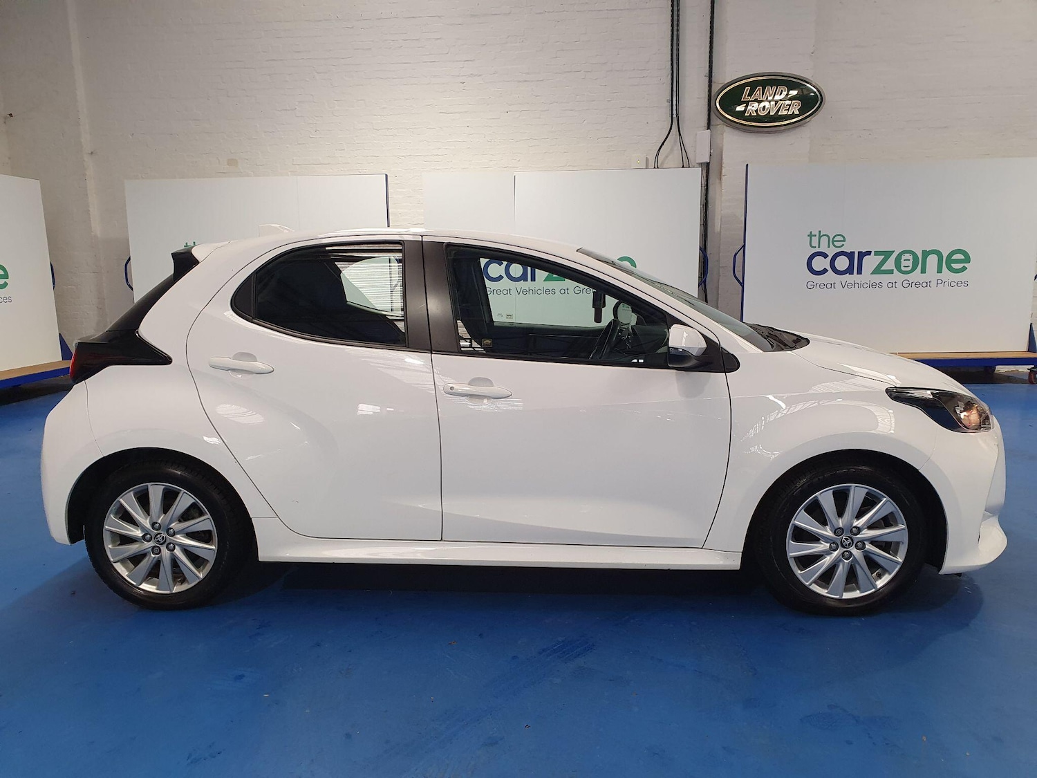 Used Toyota Yaris 2021 for sale - 76361386: Photo 2