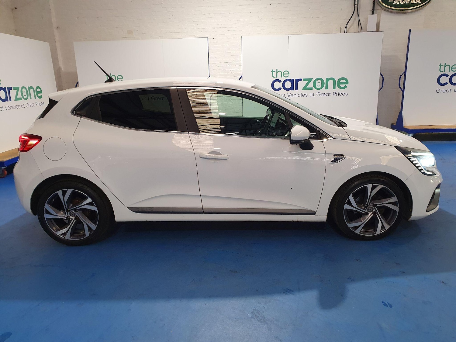 Used Renault Clio 2020 for sale - 78205087: Photo 2