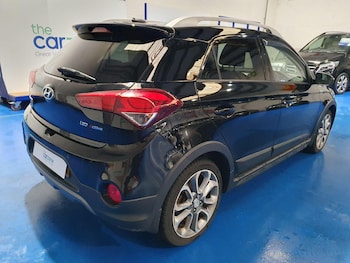 Used Hyundai i20 2017 for sale - 76898761: Photo