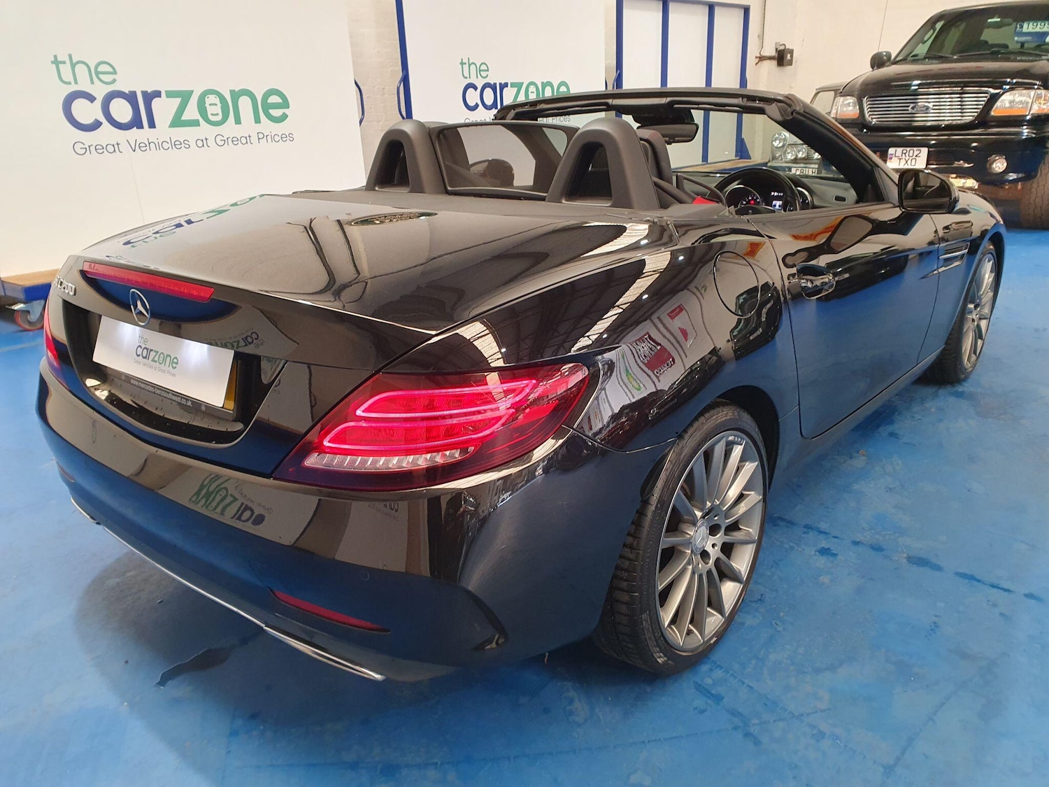 Used Mercedes-Benz SLC 2017 for sale - 77768649: Photo 3