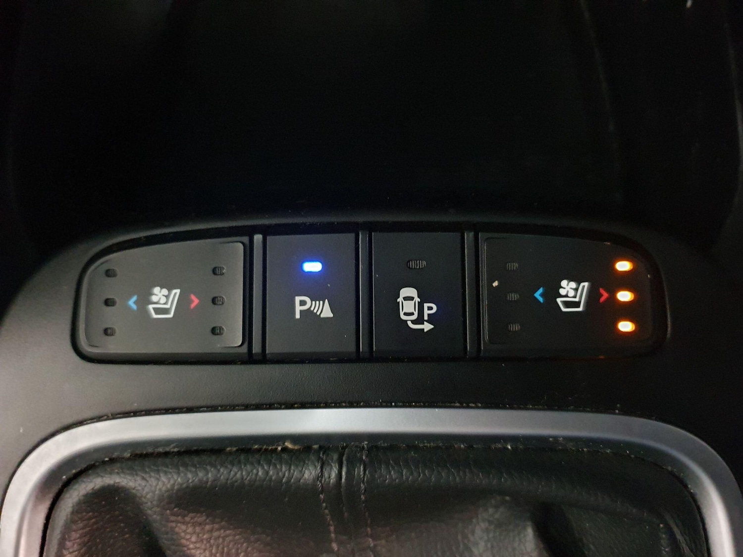 Used Hyundai Santa Fe 2016 for sale - 76689688: Photo 13