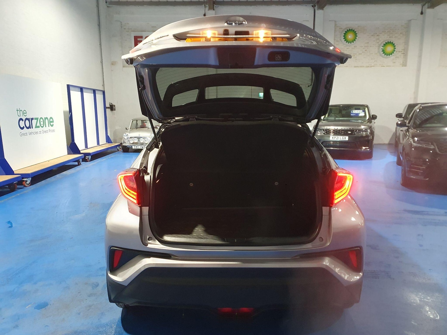 Used Toyota C-HR 2018 for sale - 77351630: Photo 5