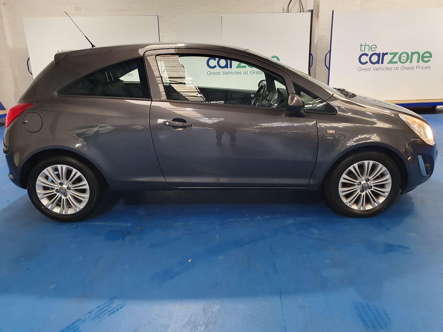Used Vauxhall Corsa 2012 for sale - 76498711: Photo 2