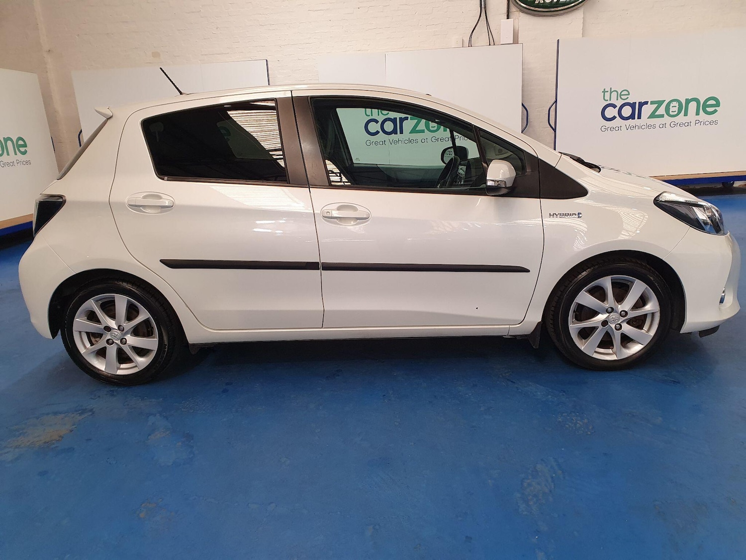 Used Toyota Yaris for sale - 77969957: Photo 2