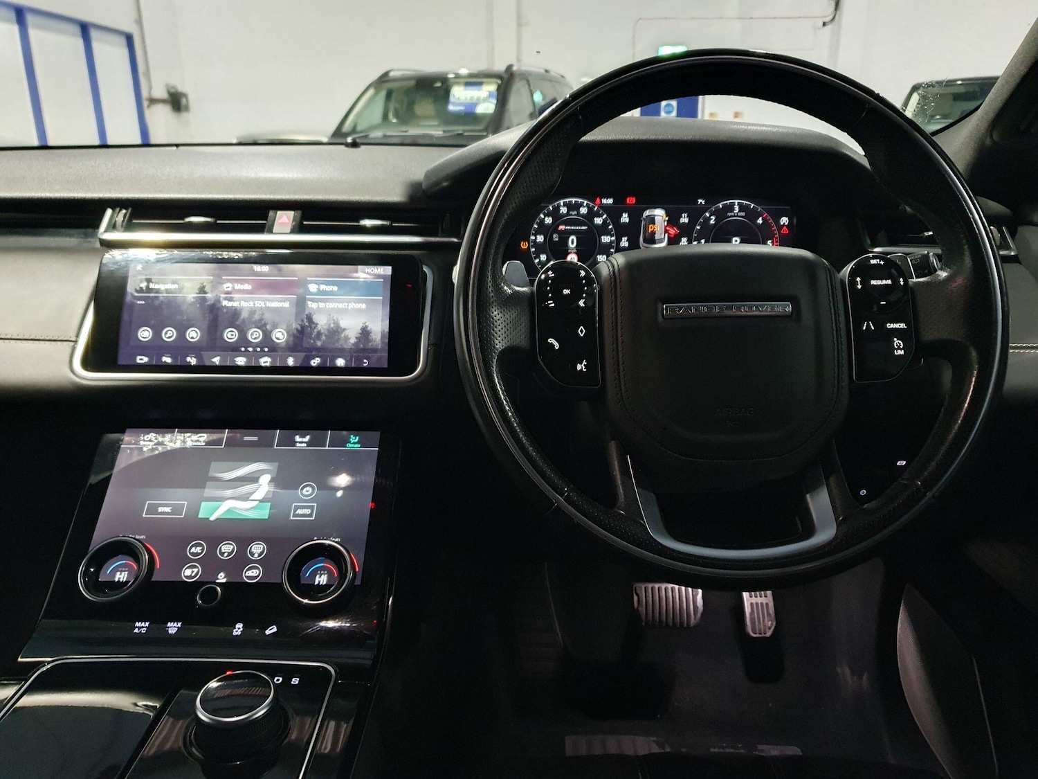 Used Land Rover Range Rover Velar 2018 for sale - 76976107: Photo 10