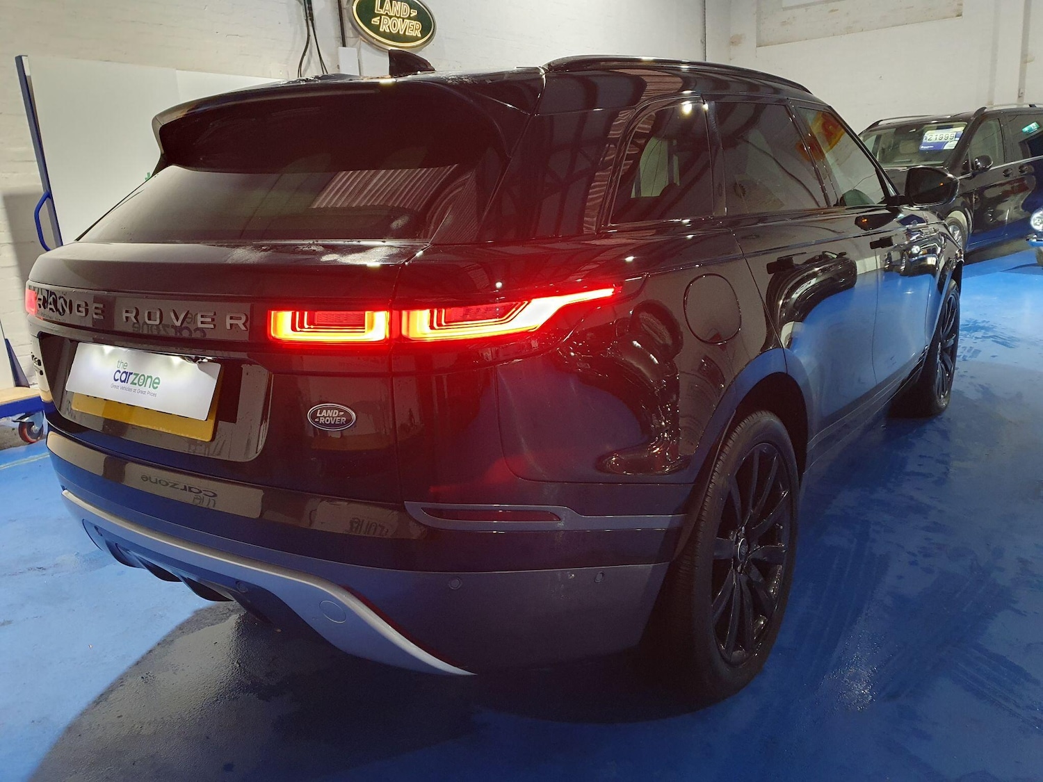 Used Land Rover Range Rover Velar 2018 for sale - 76976107: Photo 3