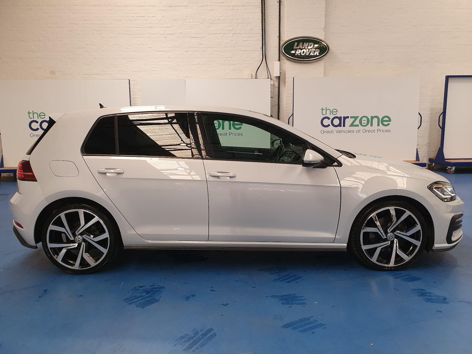 Used Volkswagen Golf 2017 for sale - 76953336: Photo 2