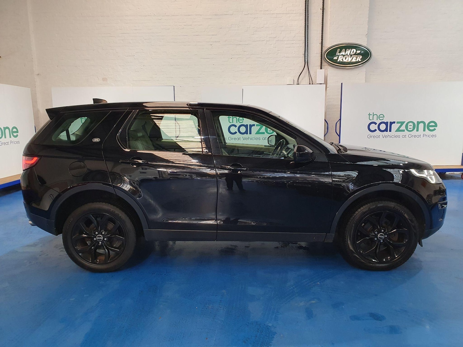 Used Land Rover Discovery Sport for sale - 77015319: Photo 2