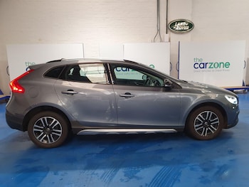 Used Volvo V40 2017 for sale - 77132010: Photo