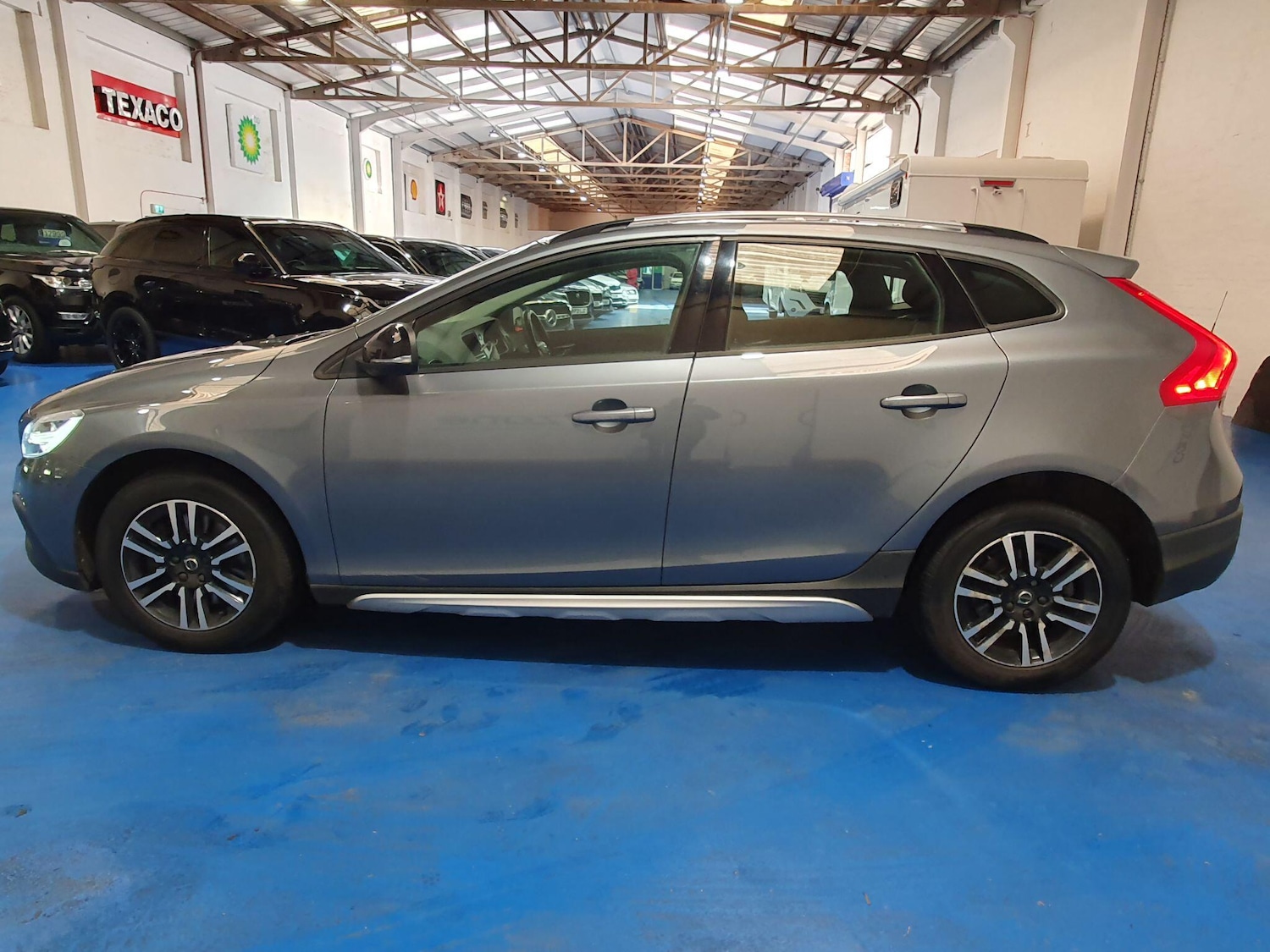 Used Volvo V40 2017 for sale - 77132010: Photo 6