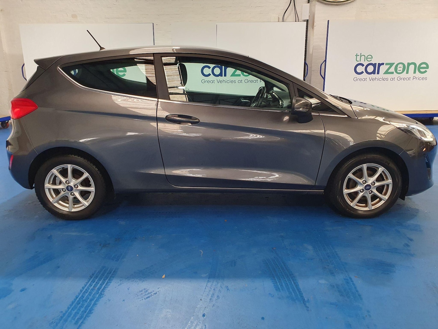 Used Ford Fiesta 2017 for sale - 76499063: Photo 2