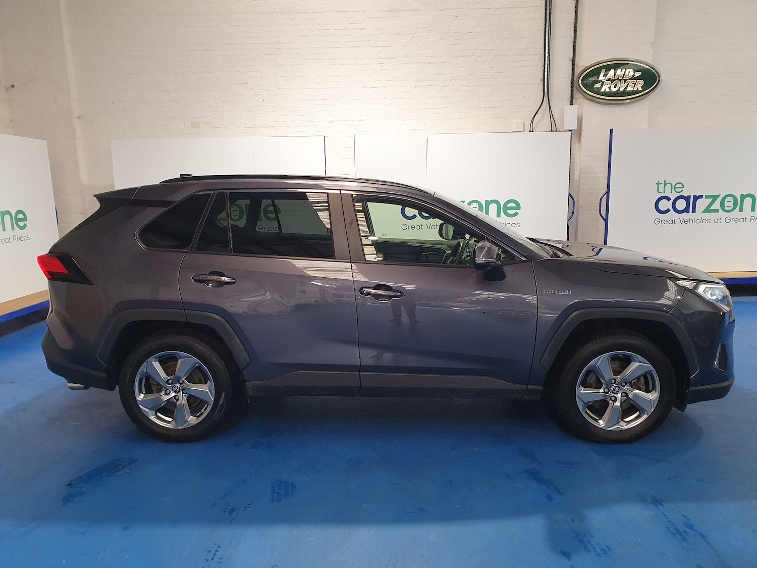 Used Toyota RAV4 2021 for sale - 76823624: Photo 2