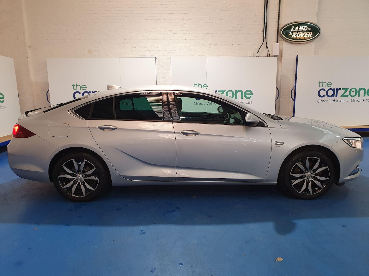 Used Vauxhall Insignia 2017 for sale - 76727209: Photo 2