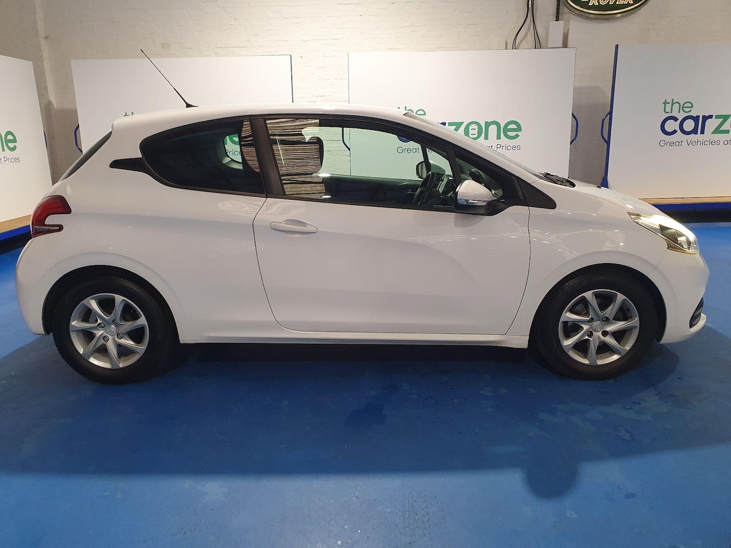 Used Peugeot 208 for sale - 77768266: Photo 2