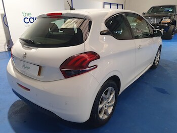 Used Peugeot 208 2015 for sale - 77768266: Photo