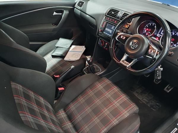 Used Volkswagen Polo 2015 for sale - 76215287: Photo 11