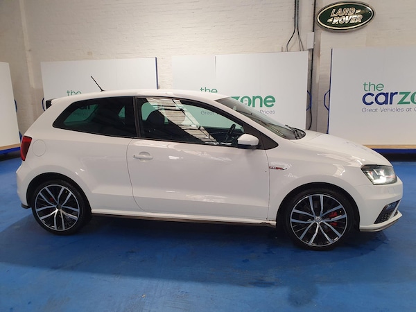 Used Volkswagen Polo 2015 for sale - 76215287: Photo 2