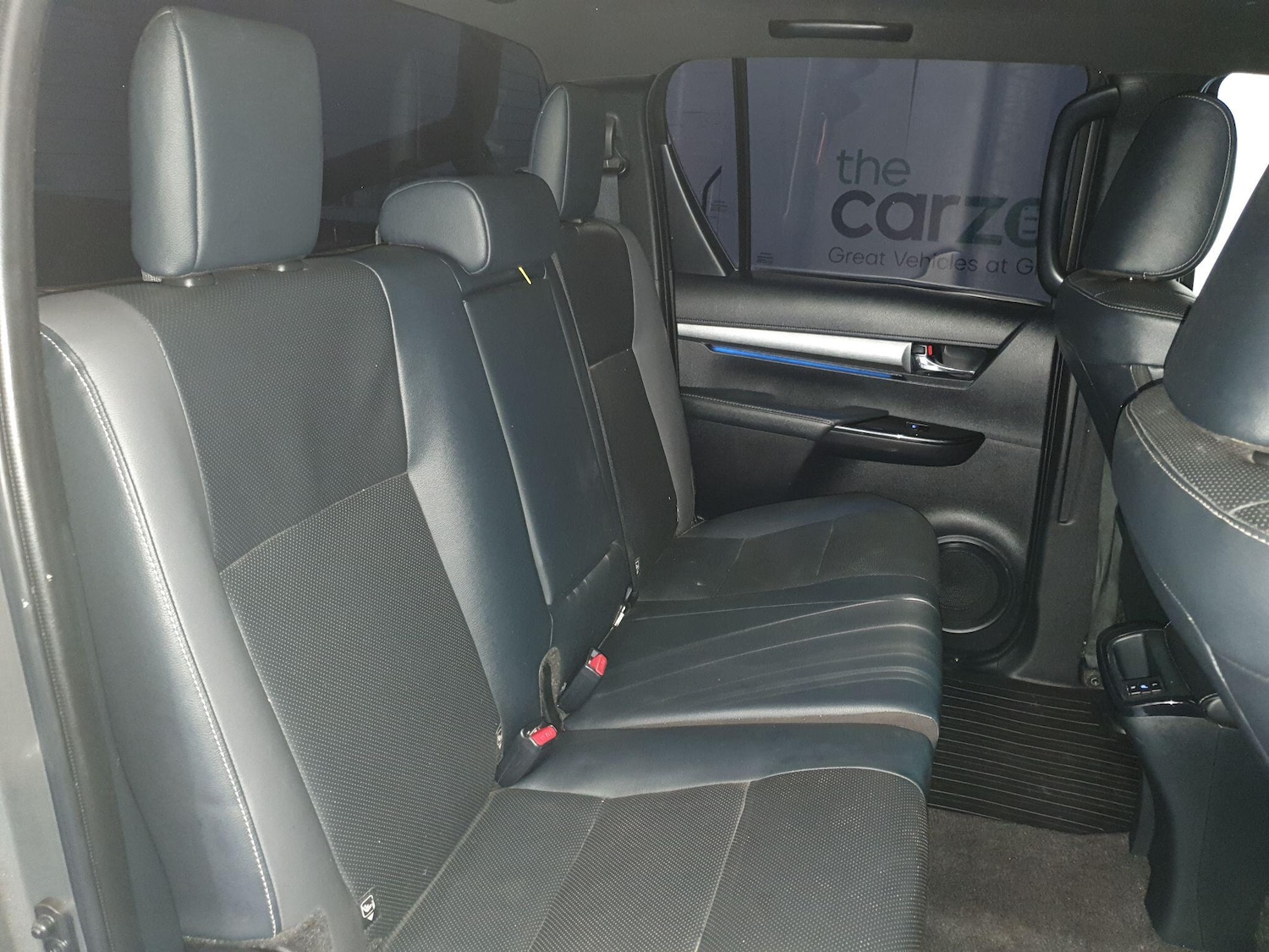 Used Toyota Hilux 2023 for sale - 77376363: Photo 17