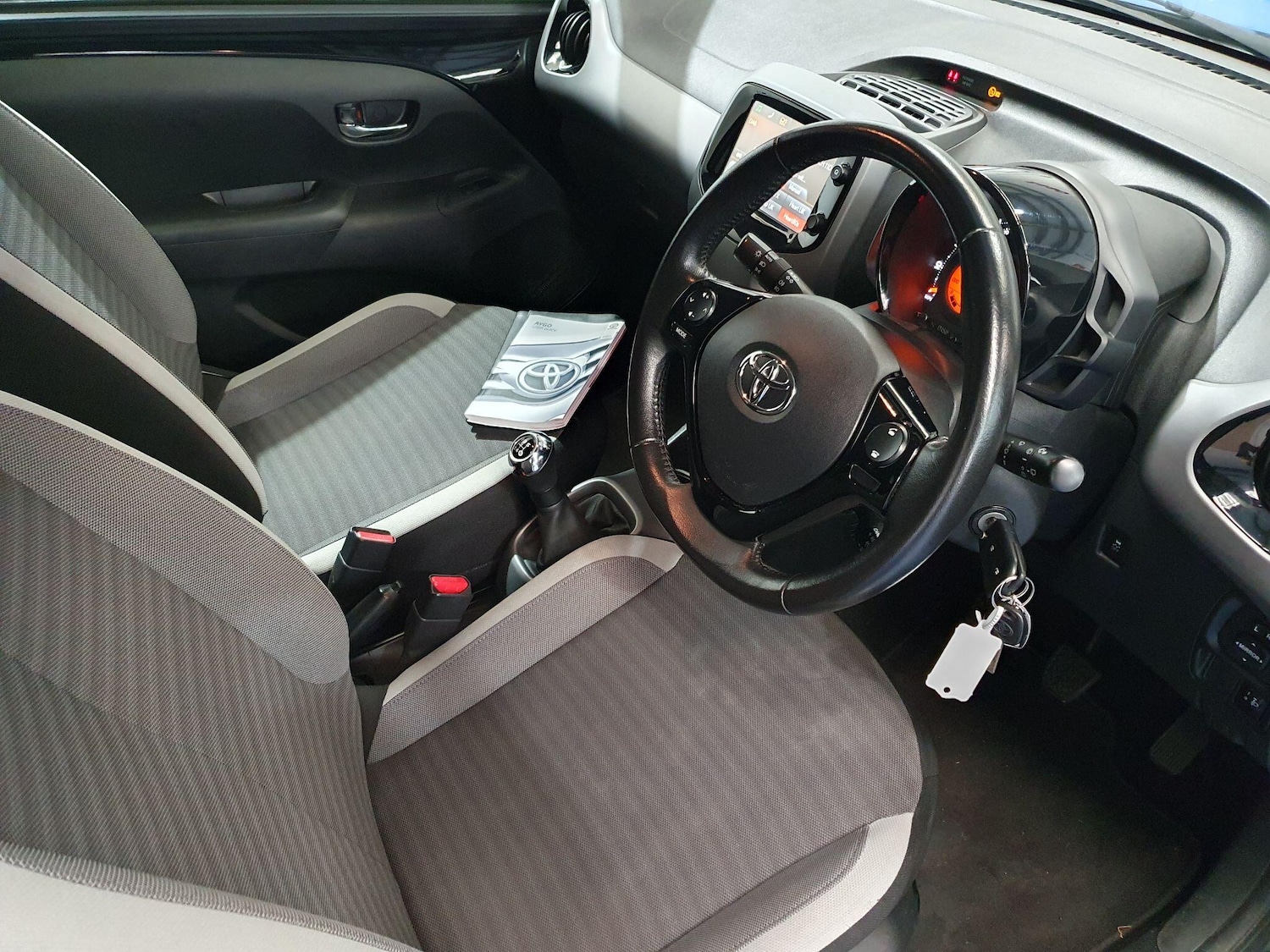 Used Toyota AYGO 2018 for sale - 76398845: Photo 11