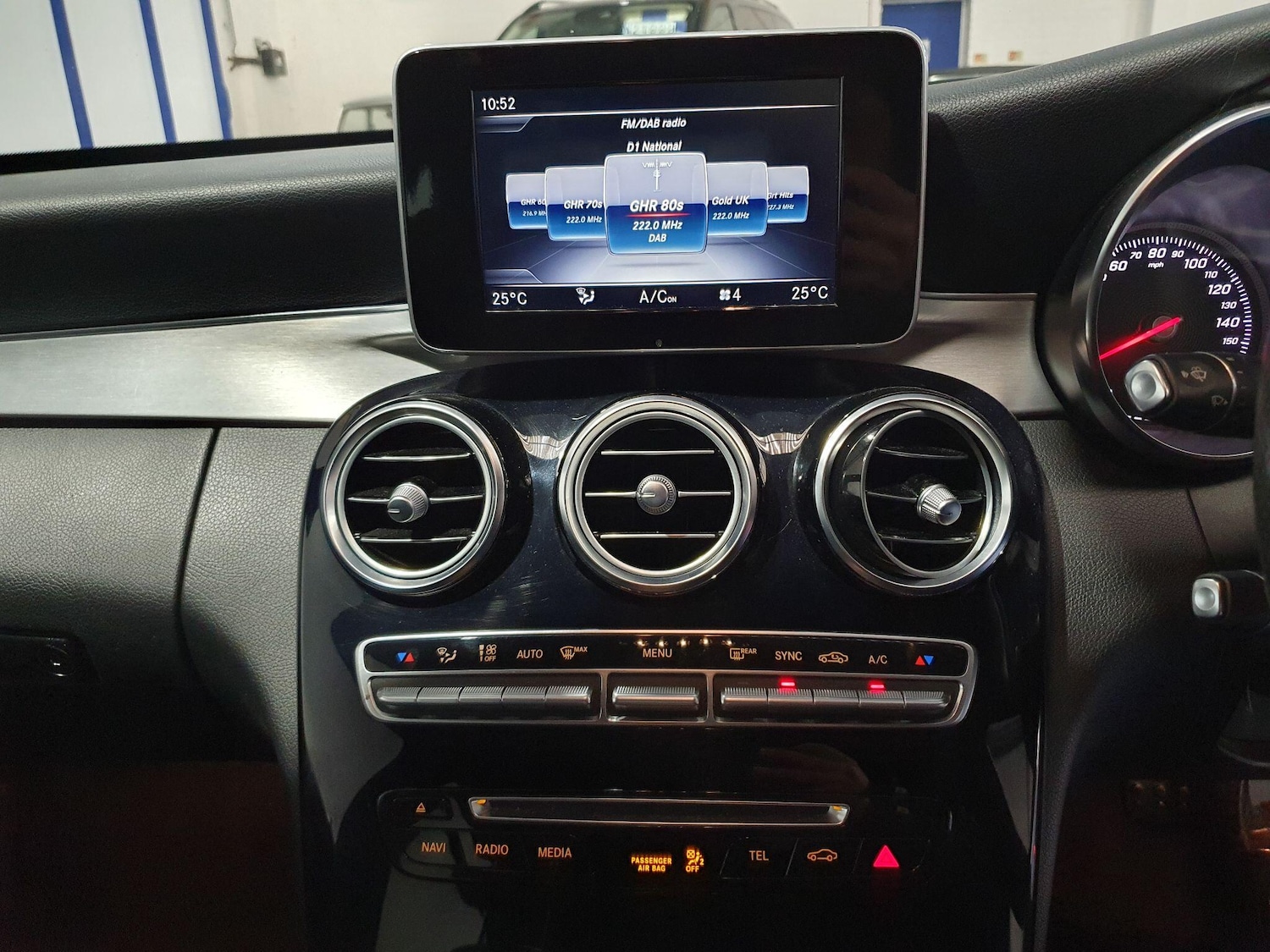 Used Mercedes-Benz C Class 2018 for sale - 77215922: Photo 11