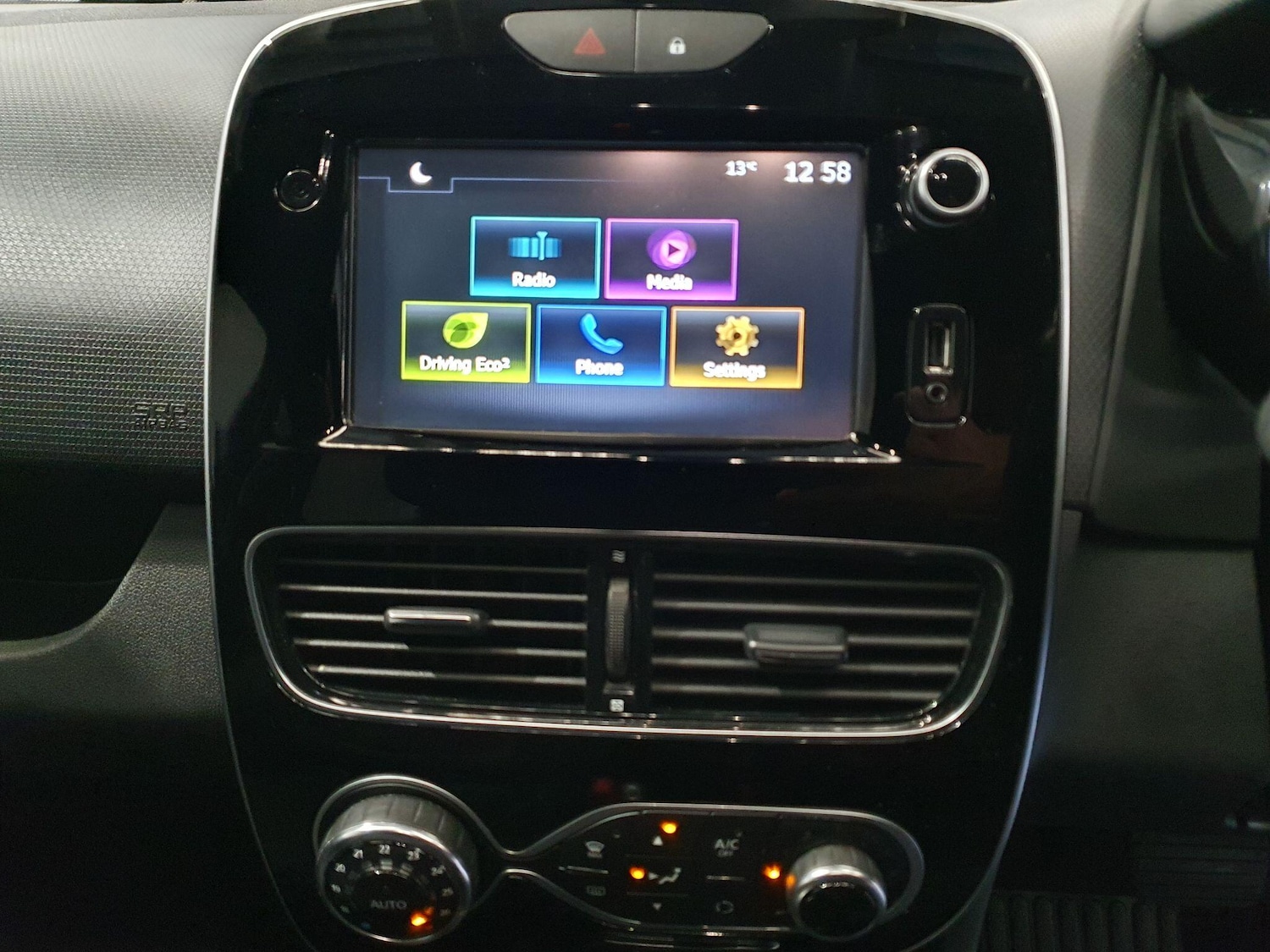 Used Renault Clio 2017 for sale - 76953403: Photo 12