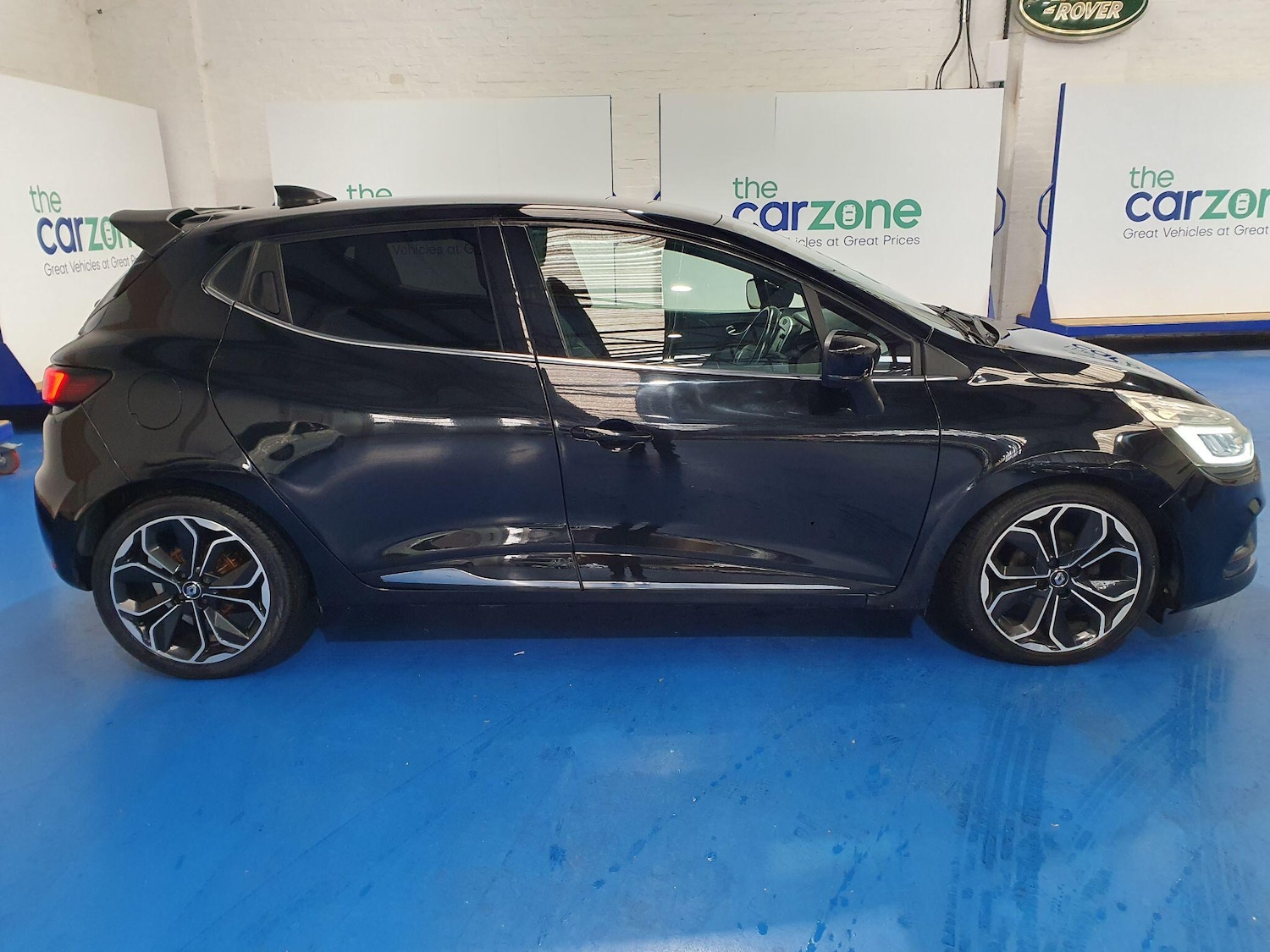 Used Renault Clio 2017 for sale - 76953403: Photo 2