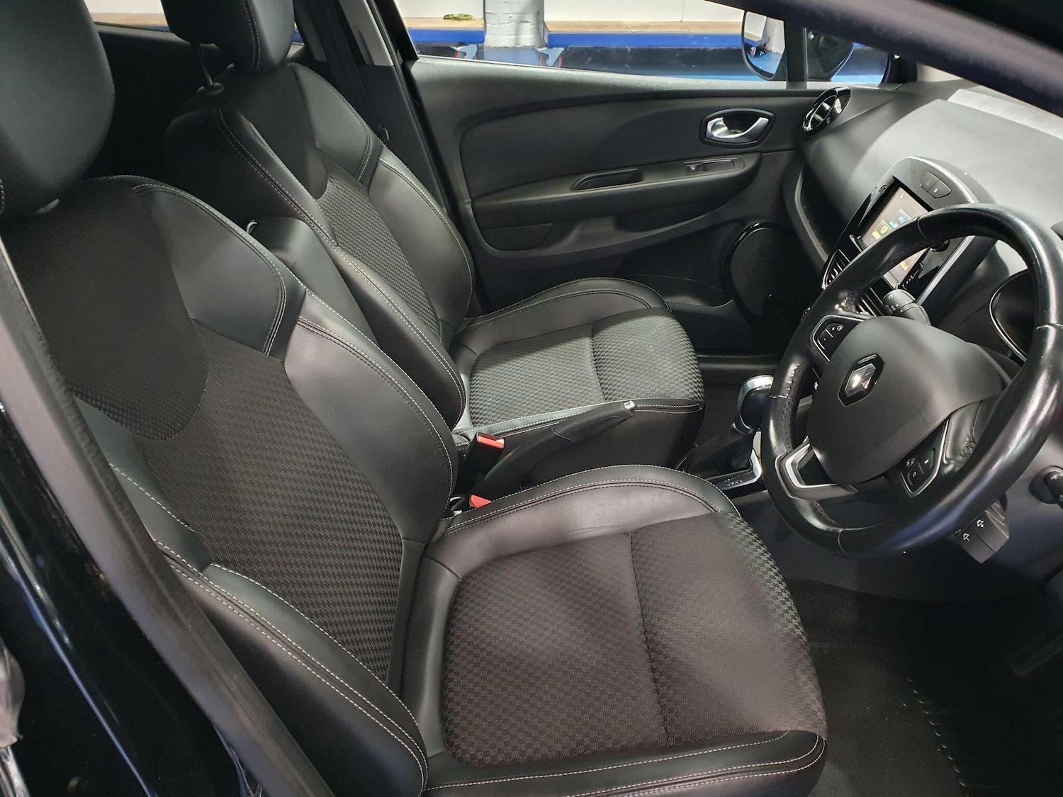 Used Renault Clio 2017 for sale - 76953403: Photo 9