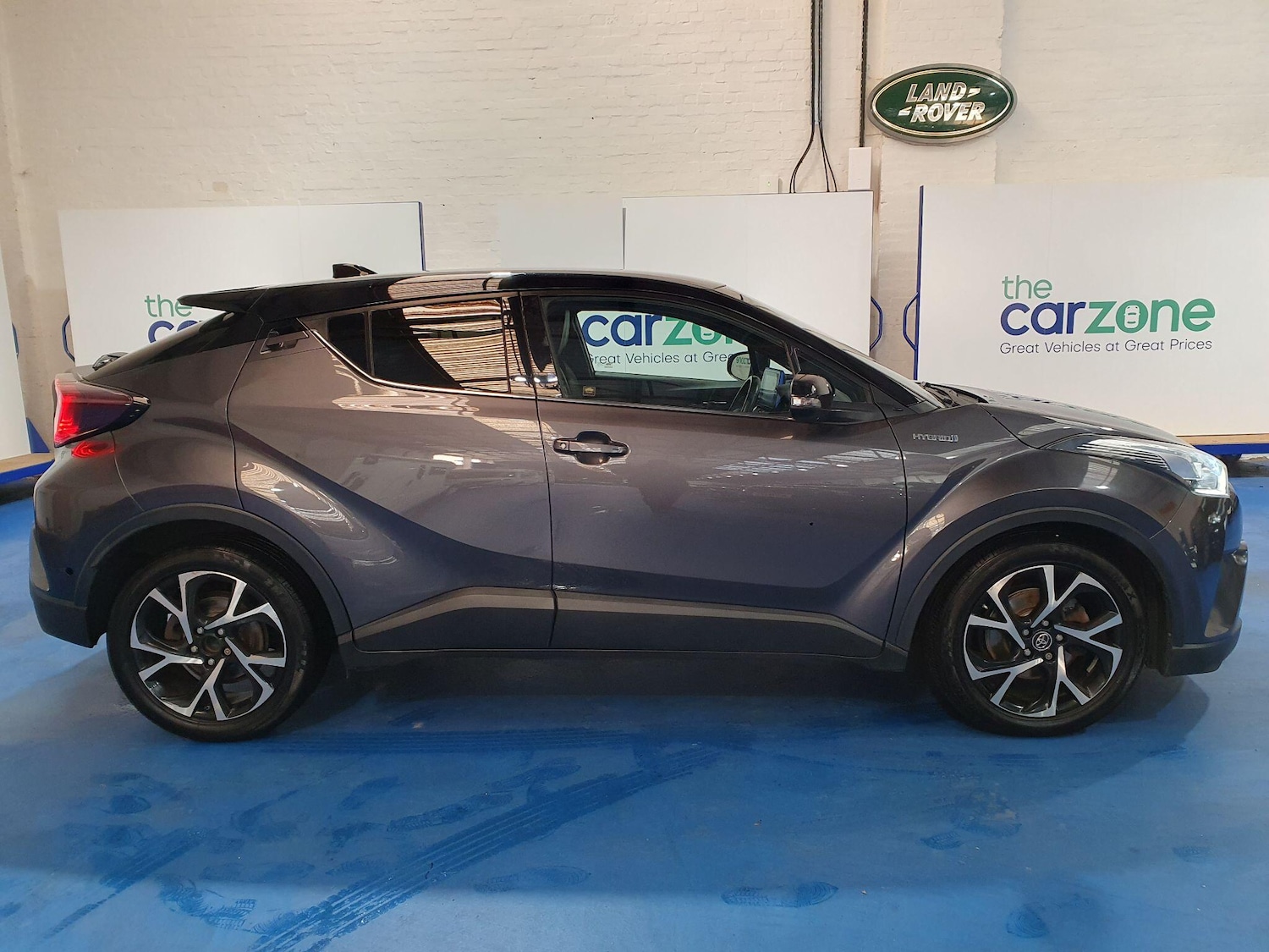 Used Toyota C-HR 2018 for sale - 77229632: Photo 2