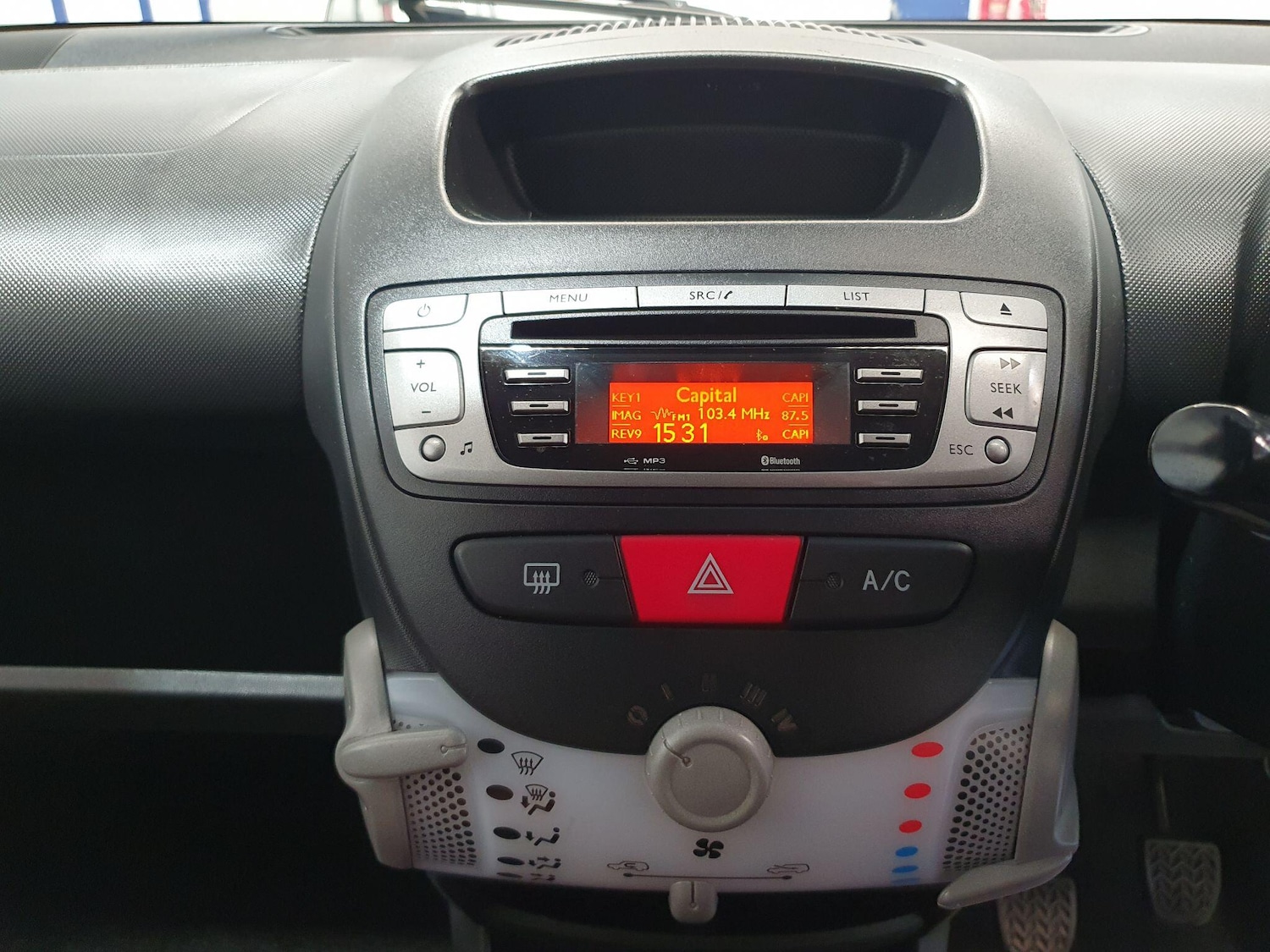Used Peugeot 107 2014 for sale - 76632647: Photo 11