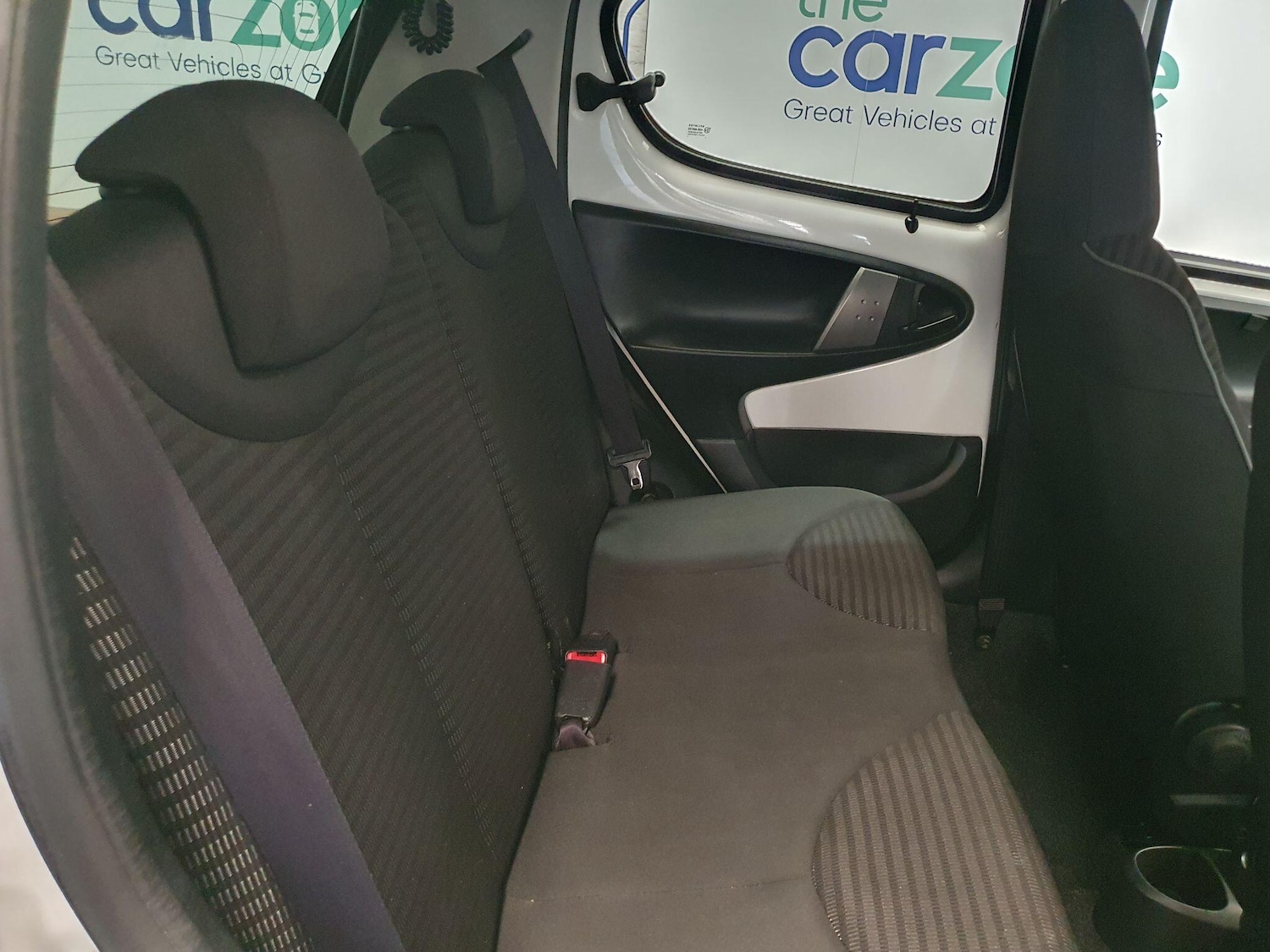 Used Peugeot 107 2014 for sale - 76632647: Photo 12