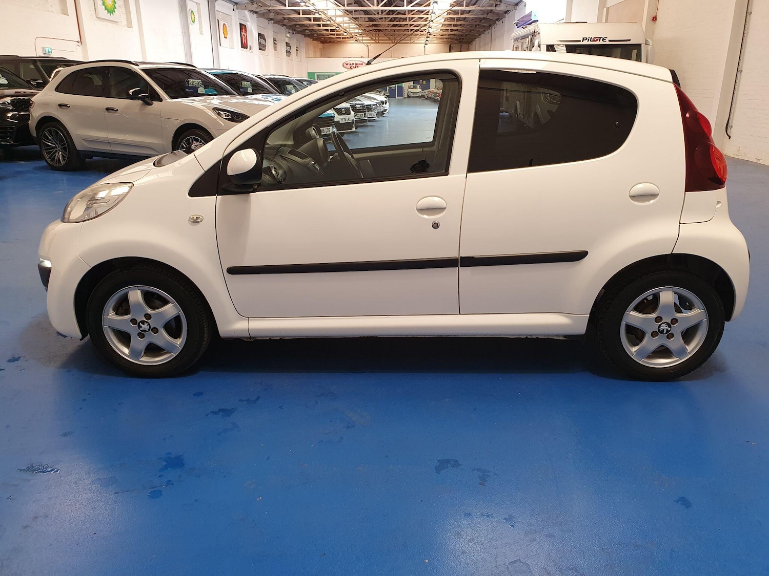 Used Peugeot 107 2014 for sale - 76632647: Photo 6