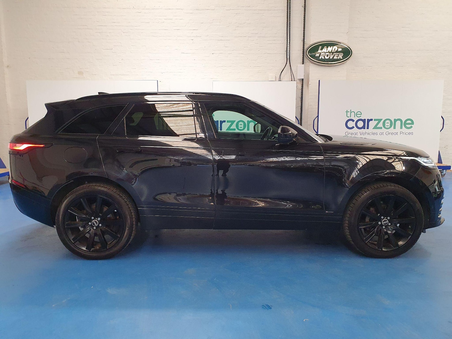 Used Land Rover Range Rover Velar 2017 for sale - 76432660: Photo 2