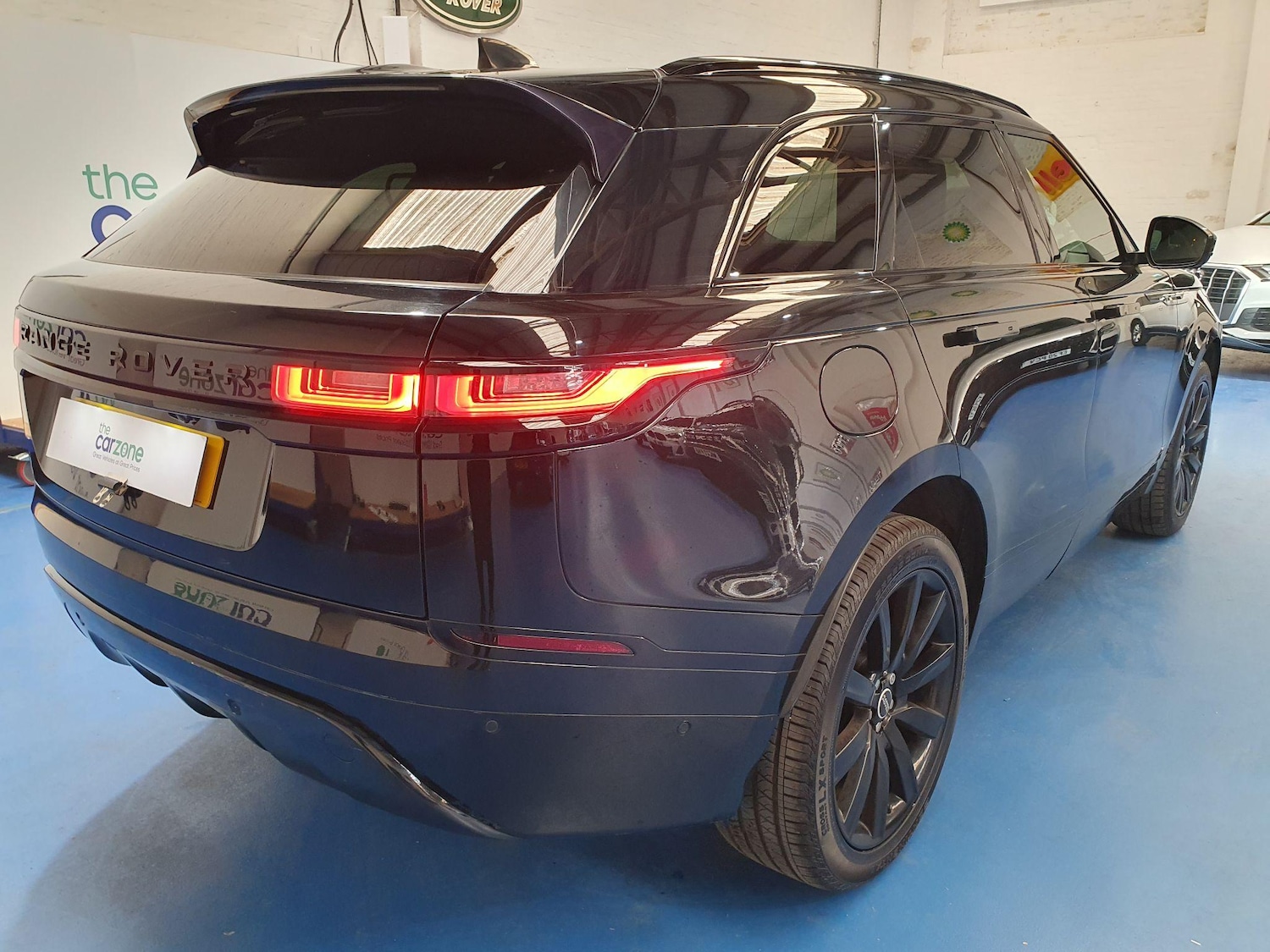 Used Land Rover Range Rover Velar 2017 for sale - 76432660: Photo 3