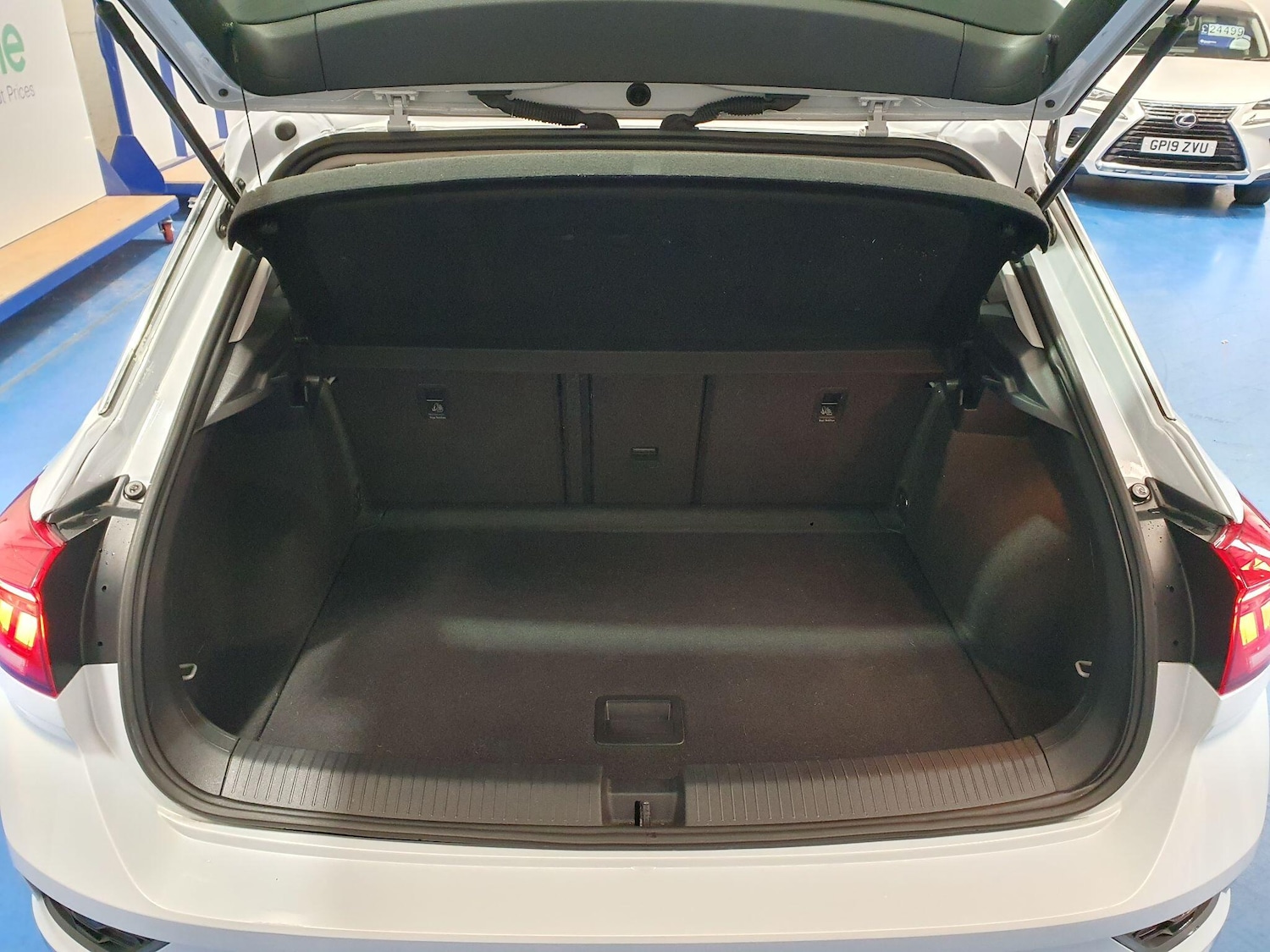 Used Volkswagen T-Roc 2018 for sale - 76136442: Photo 14