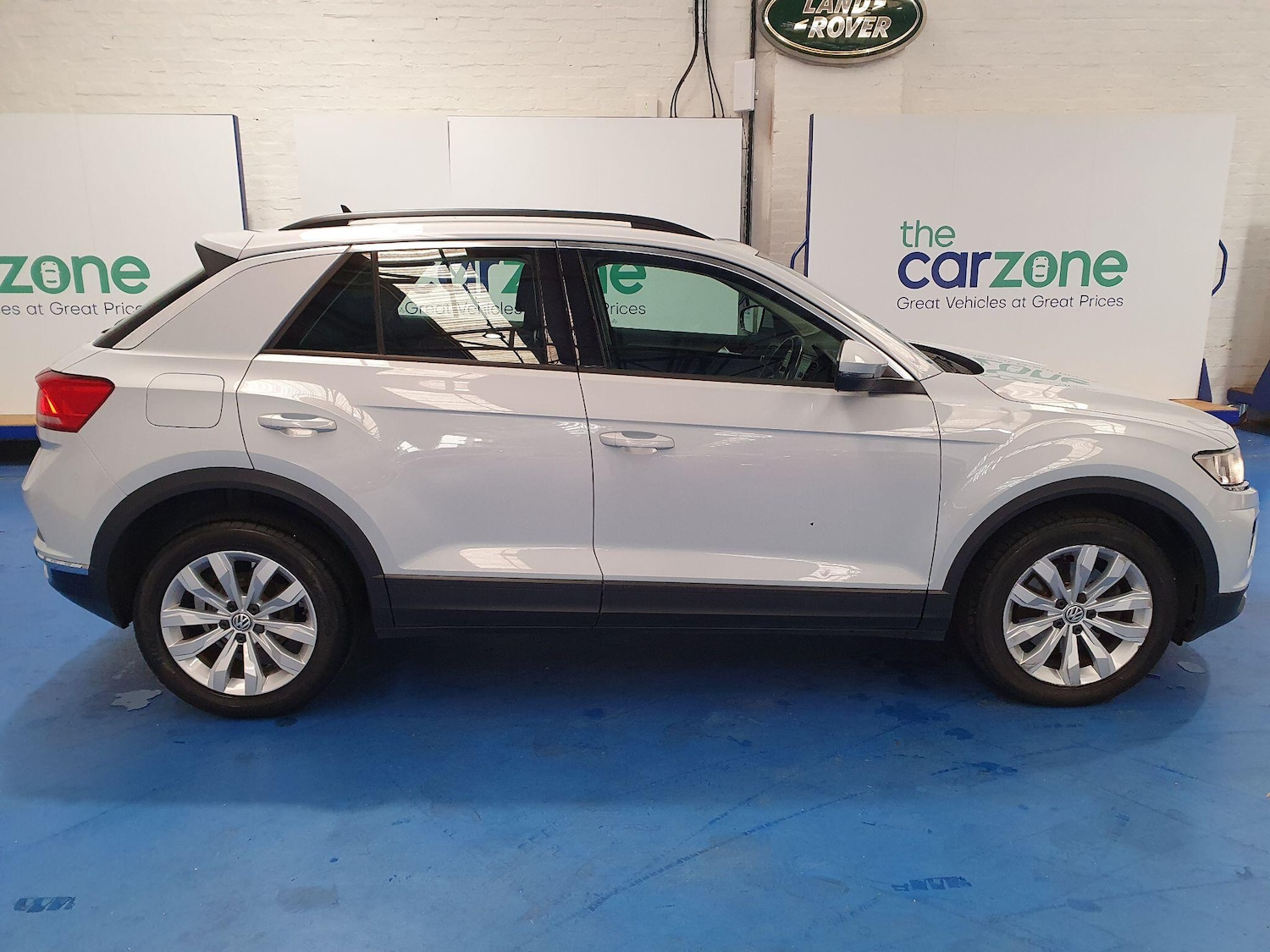 Used Volkswagen T-Roc 2018 for sale - 76136442: Photo 2