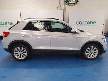 Used Volkswagen T-Roc 2018 for sale - 76136442: Photo