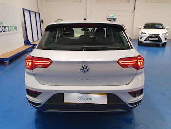 Used Volkswagen T-Roc 2018 for sale - 76136442: Photo