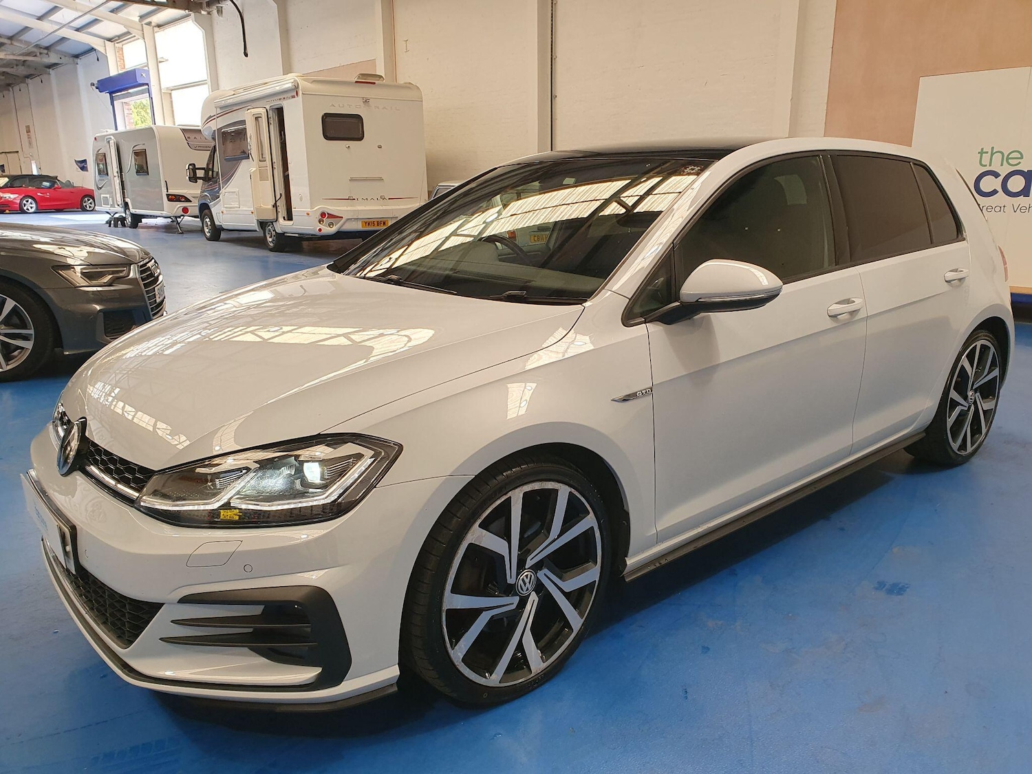 Used Volkswagen Golf 2017 for sale - 77647057: Photo 7