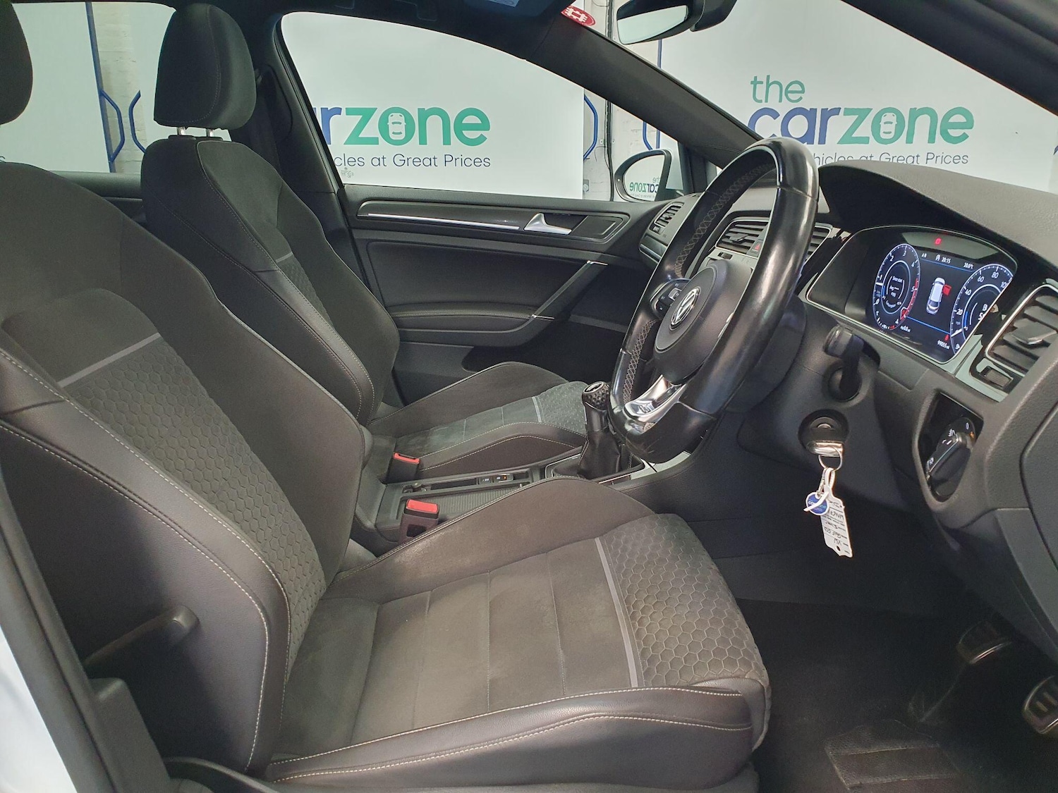 Used Volkswagen Golf 2017 for sale - 77647057: Photo 9