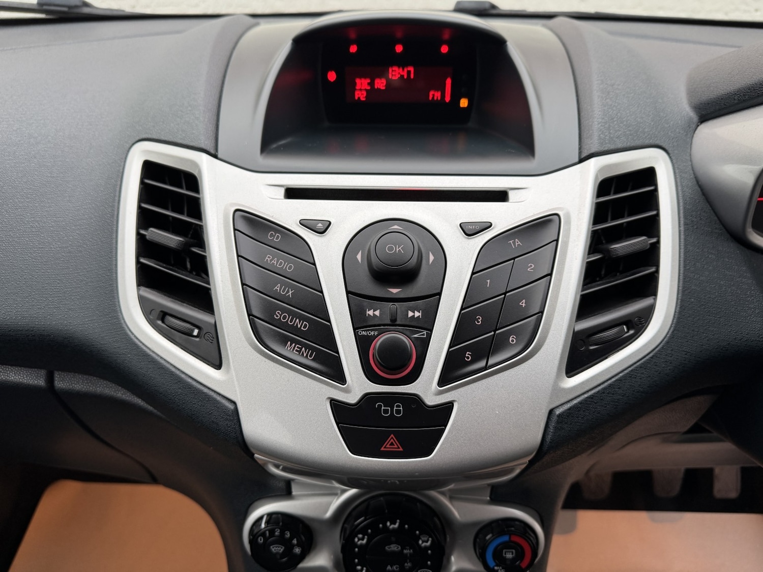 Used Ford Fiesta 2011 for sale - 77045366: Photo 36