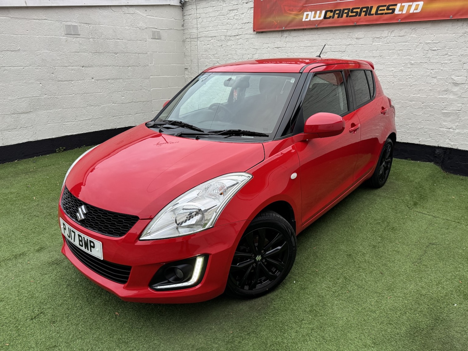 Used Suzuki Swift 2017 for sale - 76273323: Photo 2