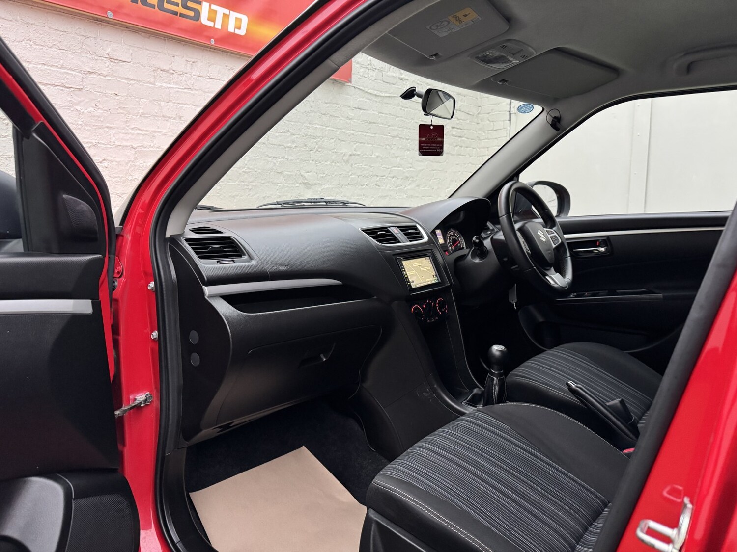 Used Suzuki Swift 2017 for sale - 76273323: Photo 34