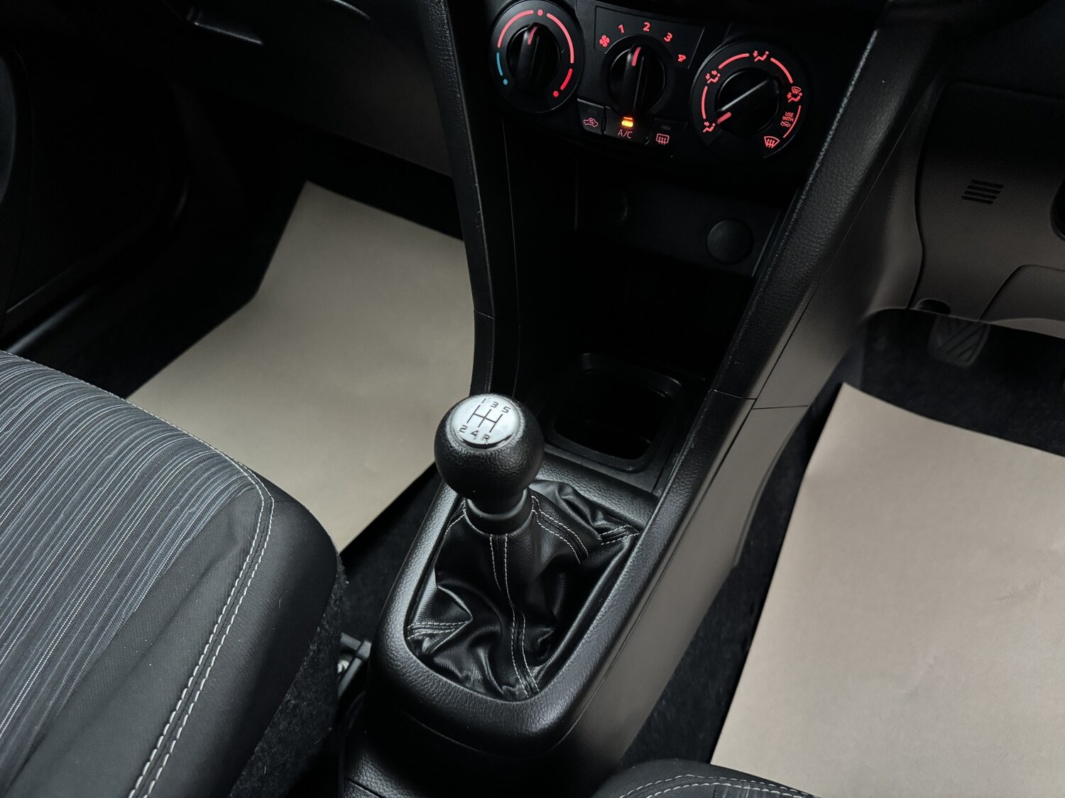 Used Suzuki Swift 2017 for sale - 76273323: Photo 48