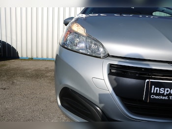 Used Peugeot 208 2015 for sale - 75427406: Photo