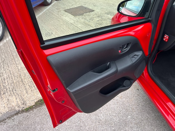 Used Toyota AYGO 2015 for sale - 76272726: Photo 14