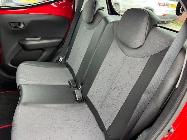 Used Toyota AYGO 2015 for sale - 76272726: Photo 40