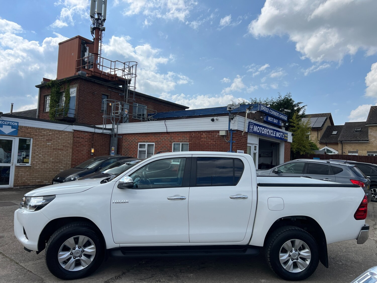 Used Toyota Hilux 2020 for sale - 76381904: Photo 6