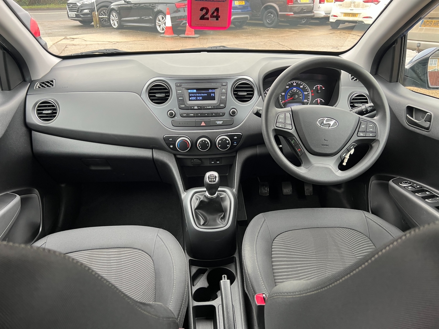 Used Hyundai i10 2017 for sale - 76640448: Photo 2