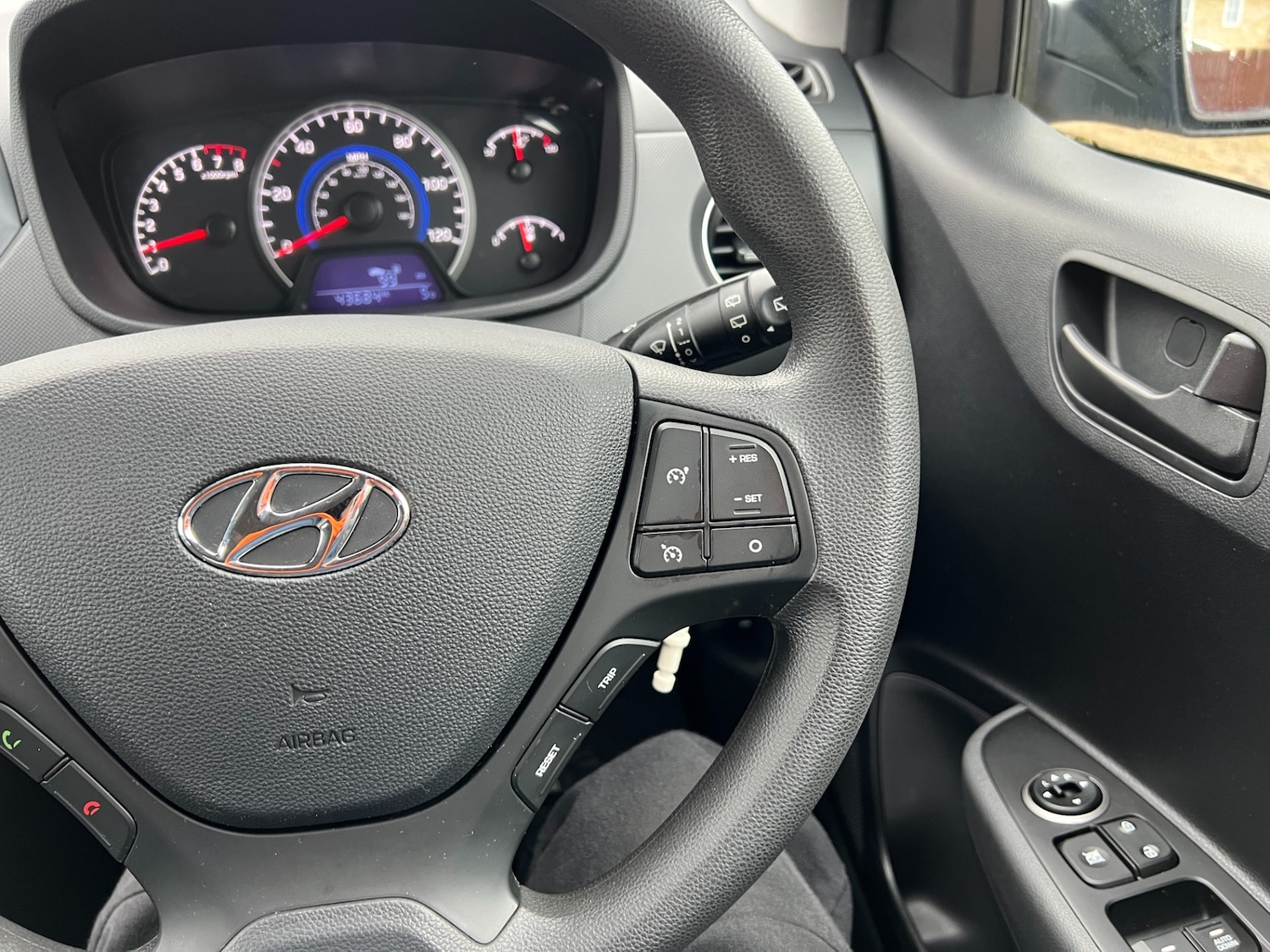 Used Hyundai i10 2017 for sale - 76640448: Photo 21