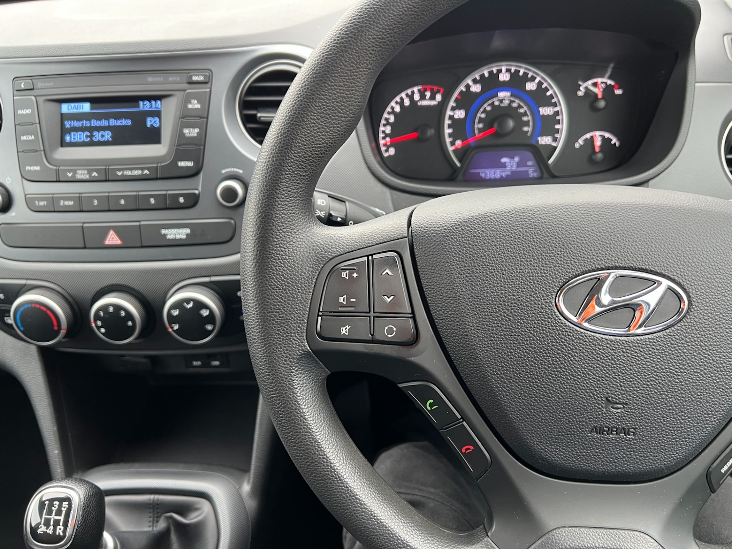 Used Hyundai i10 2017 for sale - 76640448: Photo 23